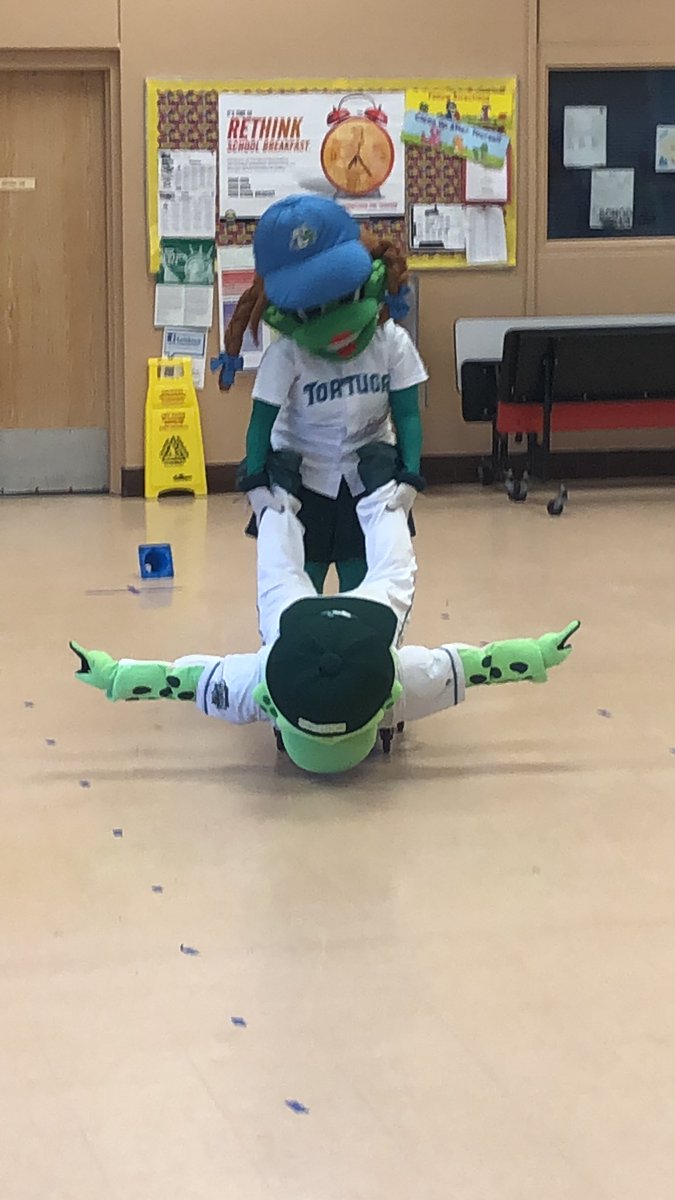 Shelldontortuga's tweet photo. Huge shout out to @rjlCardinals for allowing us to join your #FieldDay! #milbcommUNITY #GivingBack #KeepingUsYoung #Fun https://t.co/wzQkJoLYwR