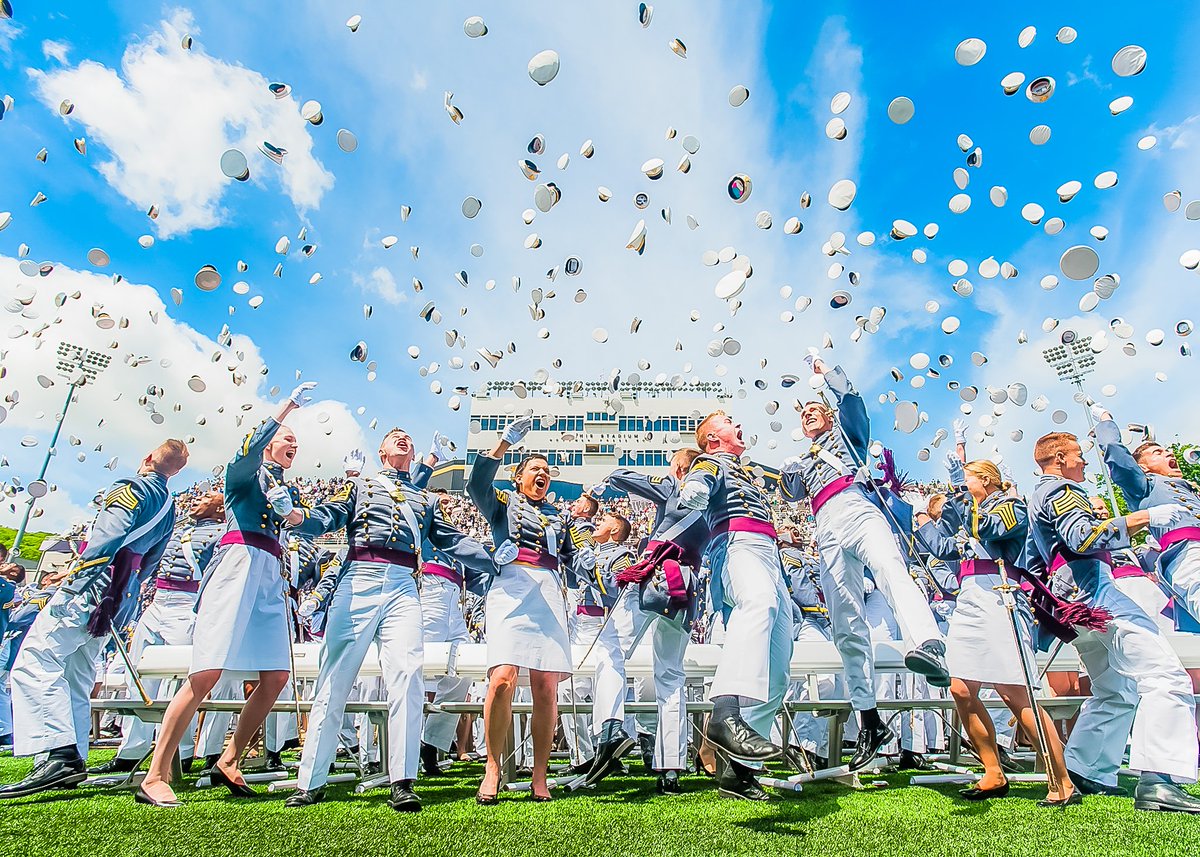 WestPoint_USMA's tweet photo. #GraduationAdviceIn5Words: Serve honorably and Beat Navy! https://t.co/iTndauqj5P