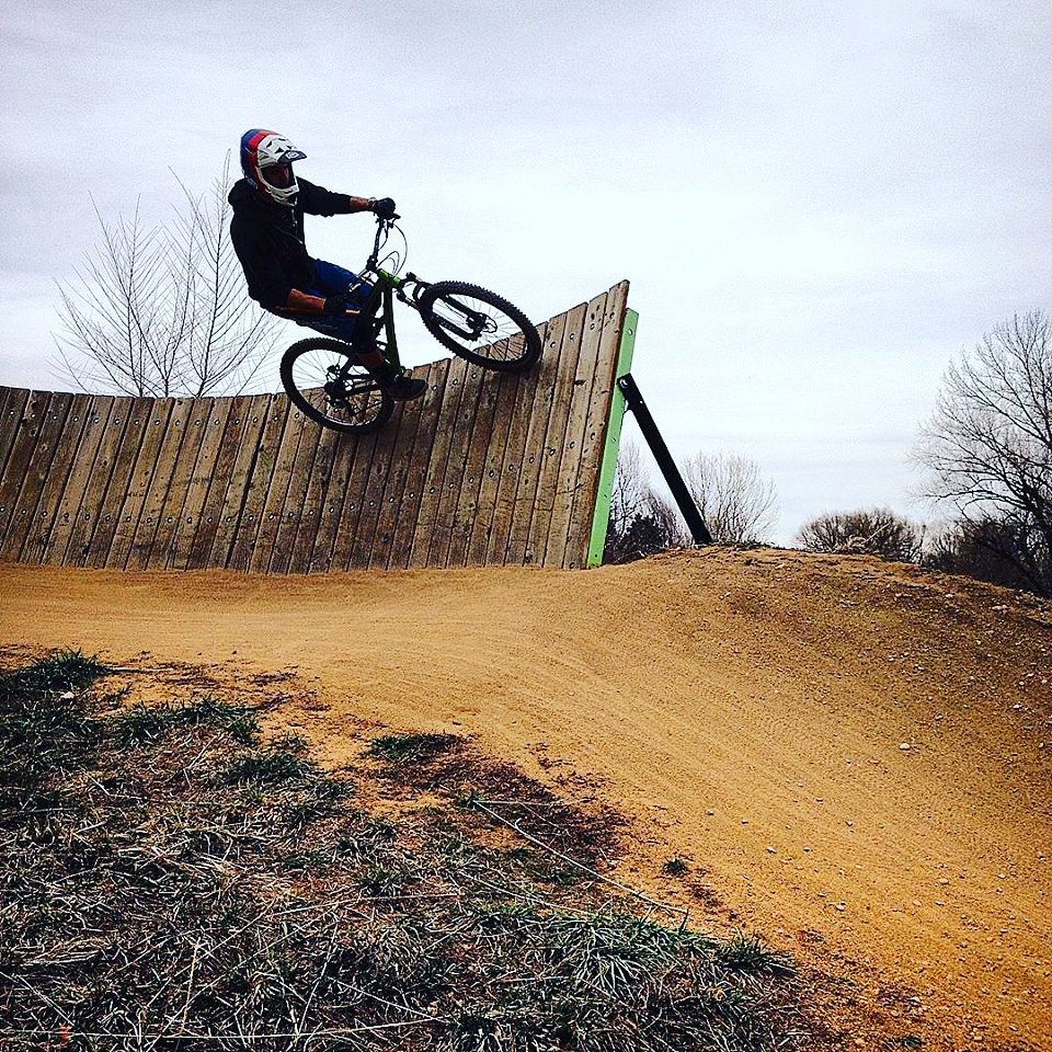adrenalistorg's tweet photo. When walls seem to enclose you, try to ride them.
#mtb #cycling #mountainbike #bicycle #outdoors https://t.co/FqCF186BD5