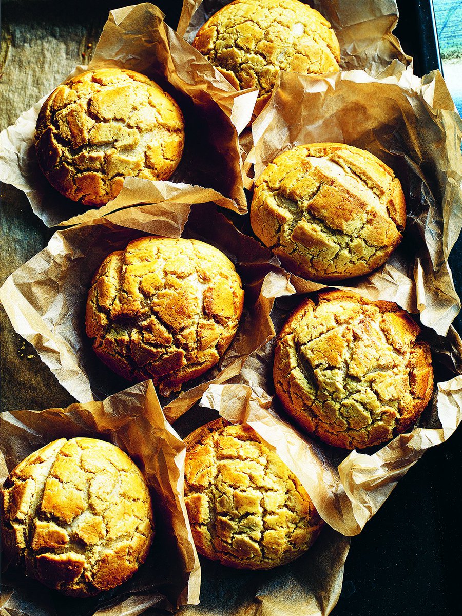 SchoolofWok's tweet photo. Baking is on the rise and with #WorldBakingDay this #TrendingThursday we thought we'd share our tasty #Pineapple Bread Bun! #pineapplebun #asianbread
📸 : @kriskirkham
📖 : Hong Kong Diner by @QuadrilleBooks https://t.co/3lgHe2YHSI