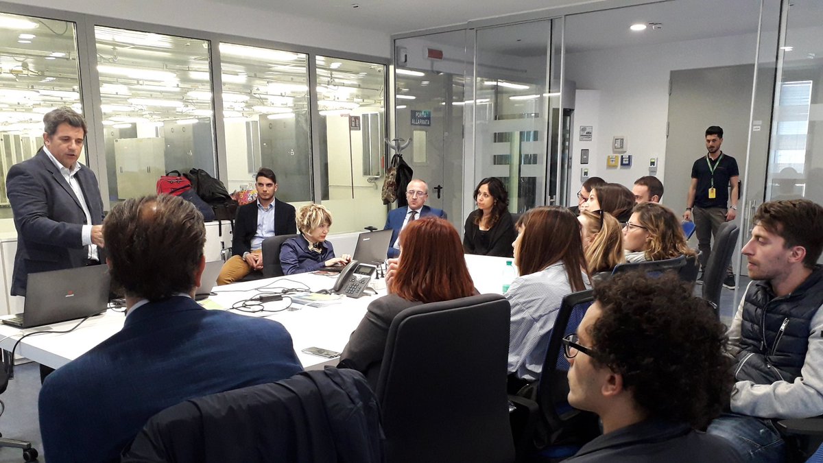 TIM_Enterprise's tweet photo. “La rete di interconnessione VDCN consente di vedere tutti i Data Center Tim come se fosse un unico DC virtuale” - @vbonanno al #TIMDataCenter
#TIMBUSINESS https://t.co/UPXaDcaWy4