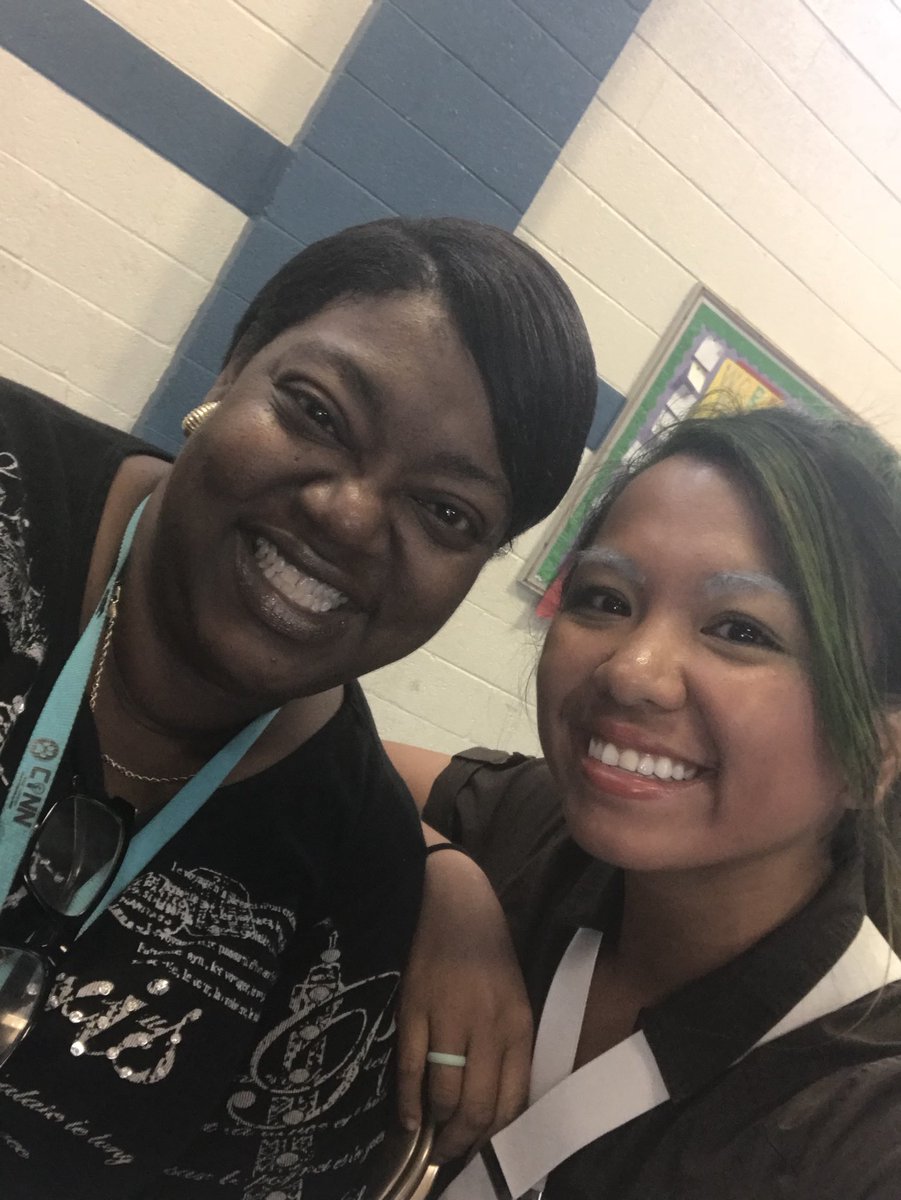 hmeerdinkclass's tweet photo. We are ready to watch & support our 5th graders!! #wonkaweek #connfifth #oompaloompa @ConnMagnet @BtbestBest https://t.co/A3leCq1vaX