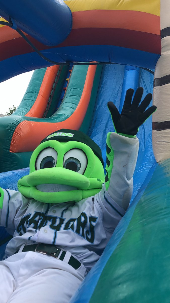 Shelldontortuga's tweet photo. Huge shout out to @rjlCardinals for allowing us to join your #FieldDay! #milbcommUNITY #GivingBack #KeepingUsYoung #Fun https://t.co/wzQkJoLYwR