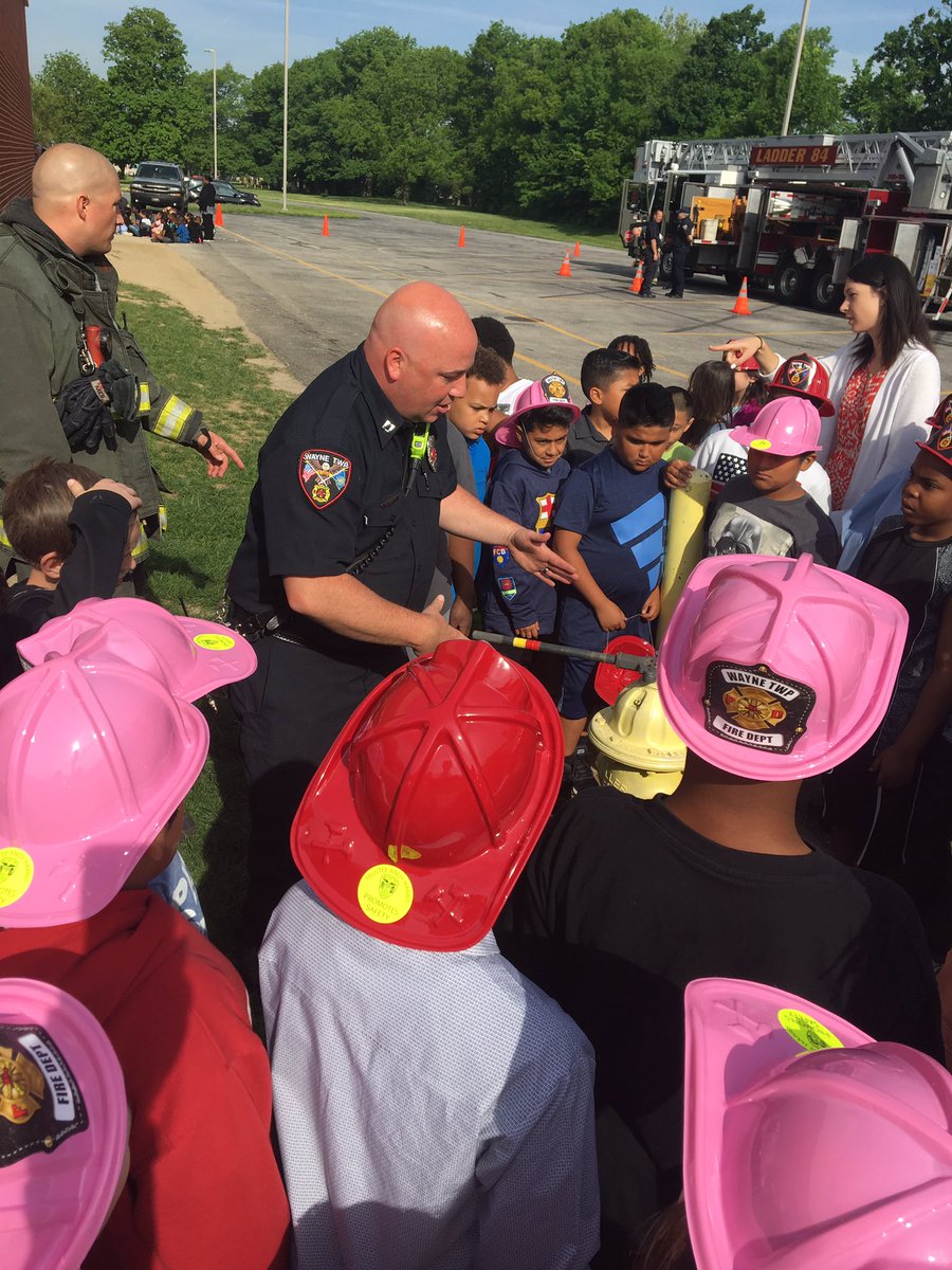 MrsSasser29's tweet photo. Great first half of the day! So much more to come! 🚒 #WLECareerandCulture day!! @dmurff5 https://t.co/K0eeGTMX9L