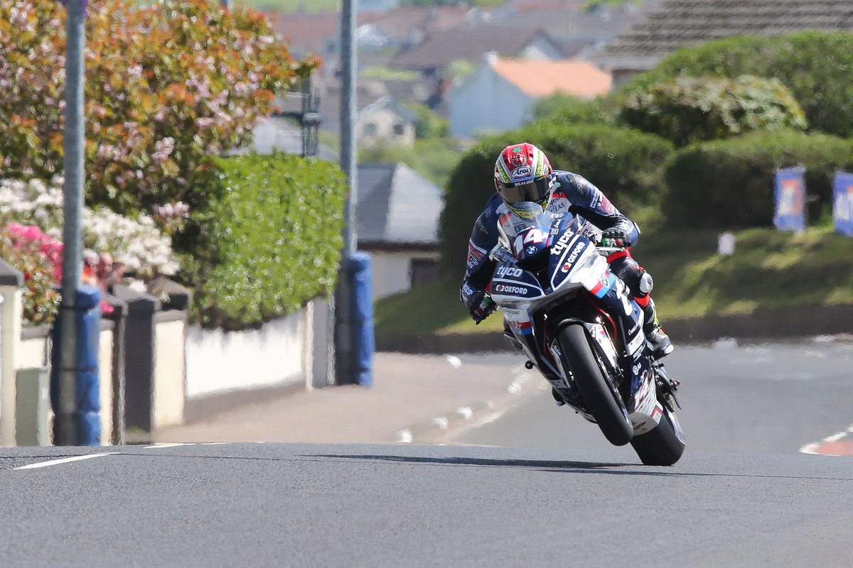 CheshireMYamaha's tweet photo. QUICK PICS: Final Superbike session with @M_Dunlop3 on the front row, @weewizard34 #AS34 in P4 and @dankneen14 in P15 👍🏼
————-
📸 @DoubleRedBSB https://t.co/MiJdF1VAMl