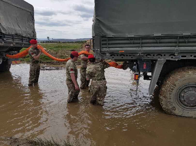 1RegtRMP's tweet photo. Simulated the recovery of a bogged vehicle. #DriverTraining ready for any eventuality. #teamone #referenceregiment https://t.co/2pIb7qvHTQ