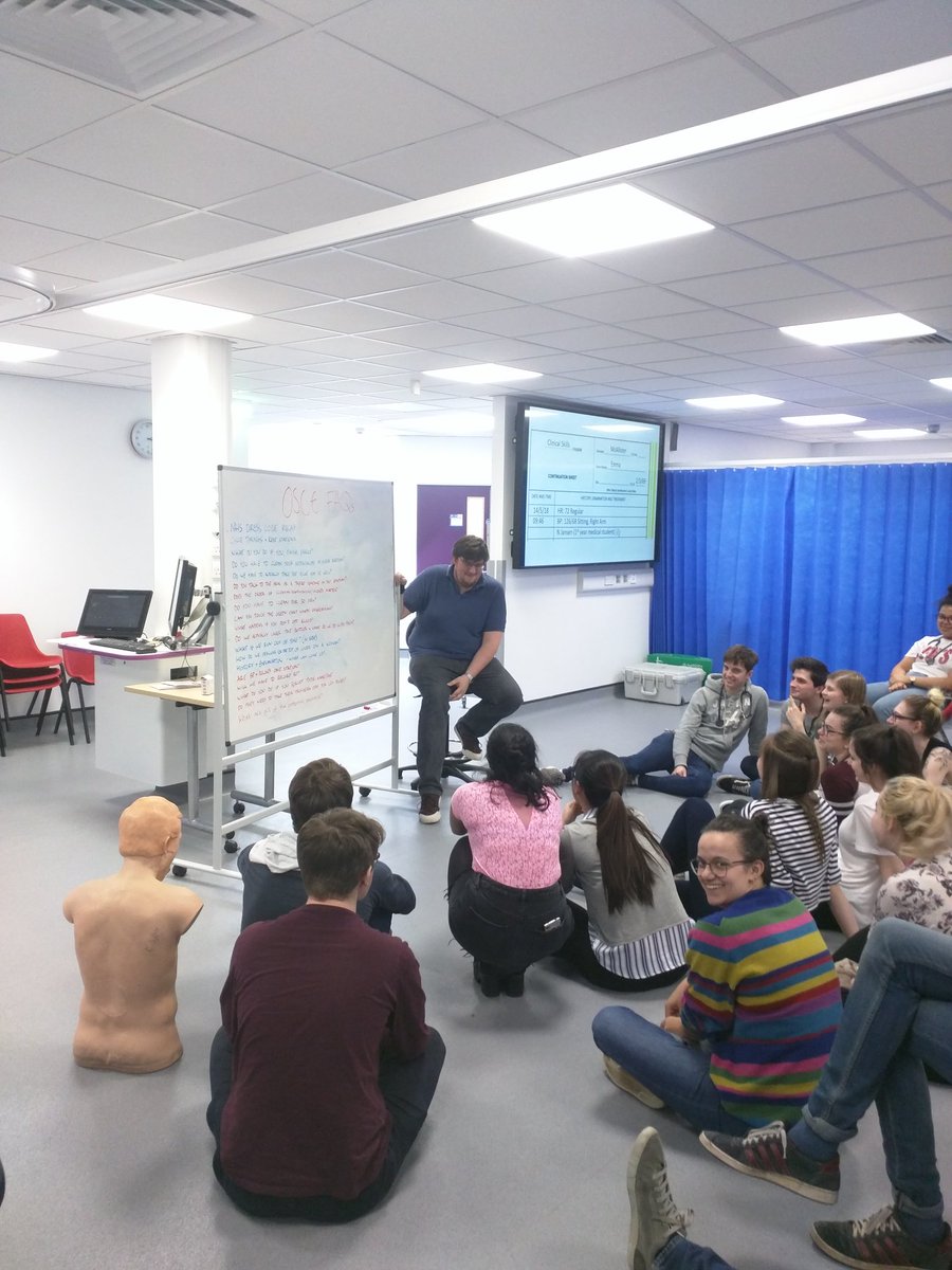 DrNJansen's tweet photo. Storytime in clinical skills with @DoctorCodd #nclmed1 https://t.co/cugCZuPbKq