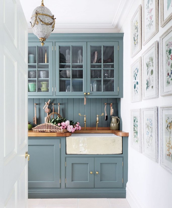 These beautiful @FarrowandBall  Card Room Green cabinets add a wonderfully fresh feeling to this All White kitchen. 📷 by @_houseandgarden
#farrowandballstockist #welovepaint #bradfordhour #leedshour