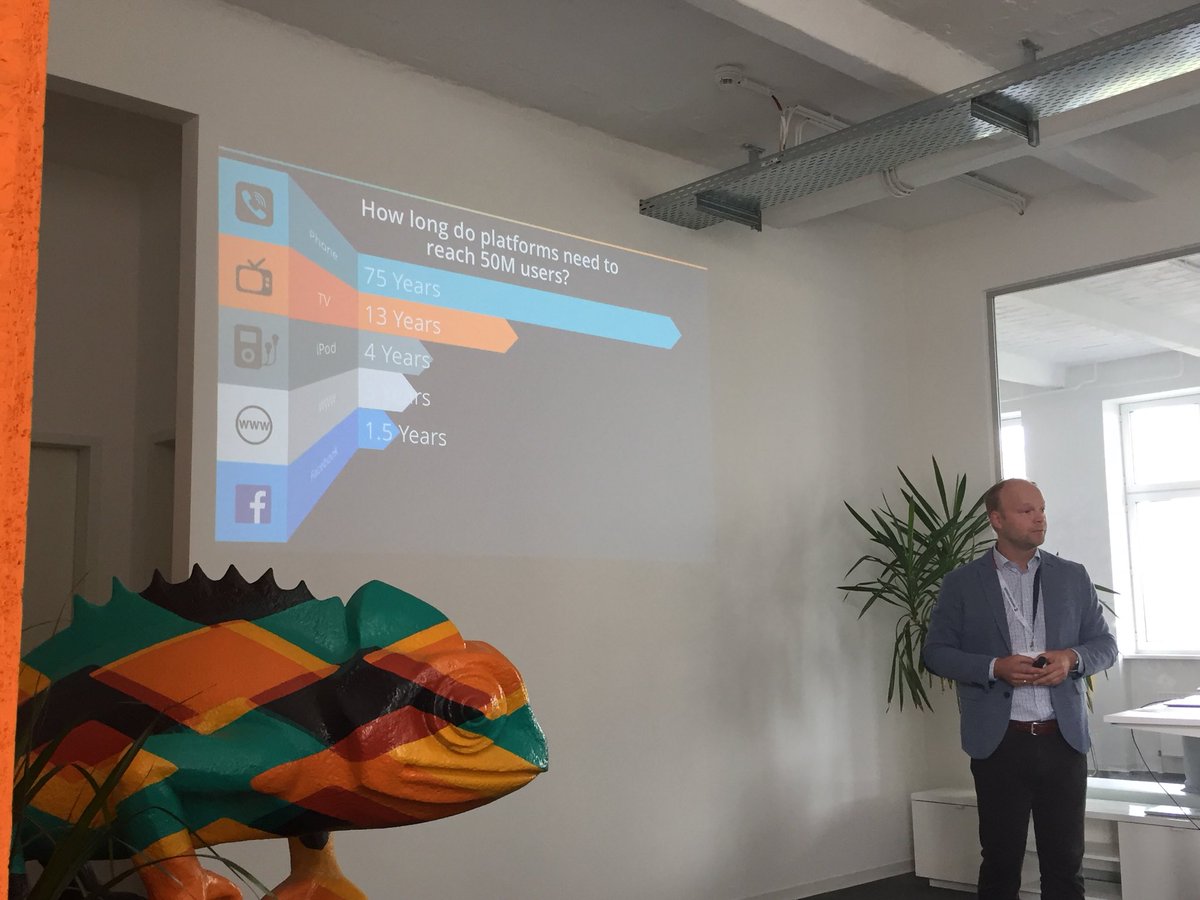 commercetools's tweet photo. It’s all about speed!
@dirkhoerig über den #FroschimKochtopf: Warum sich Marken und Händler jetzt auf den Handel der Zukunft einstellen müssen @ECCKoeln #ECCClubTour #theboilingfrog https://t.co/YPKBBNNf8t