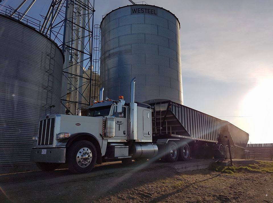 TruckingDepot's tweet photo. Sweet looking rig! https://t.co/fdKW6n5AG9