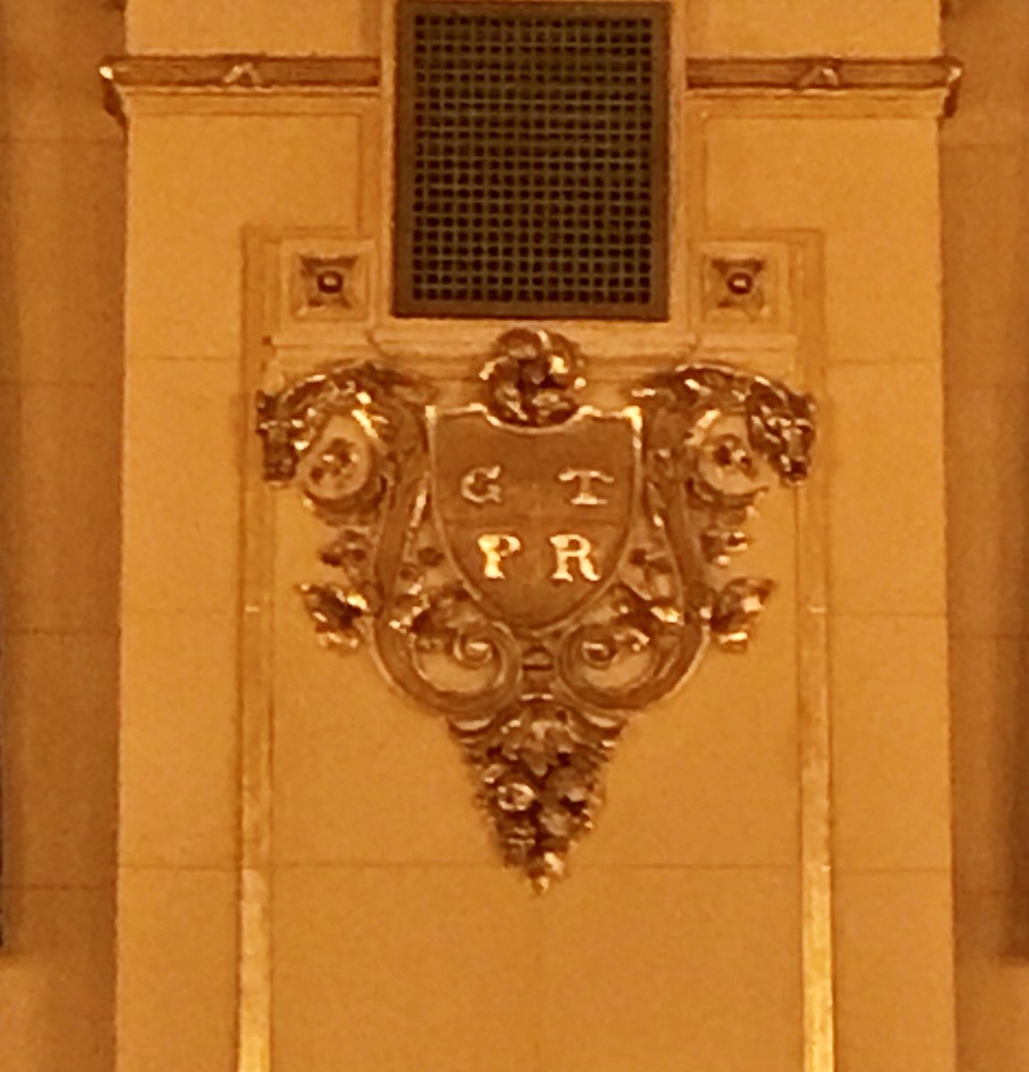 tamara1479's tweet photo. A crest in the @TheFortGarry says it all at the #elevatepr @DanTisch keynote #PR @CPRSManitoba #TischCPRSMB #cprsmb https://t.co/L45LNAvJz3