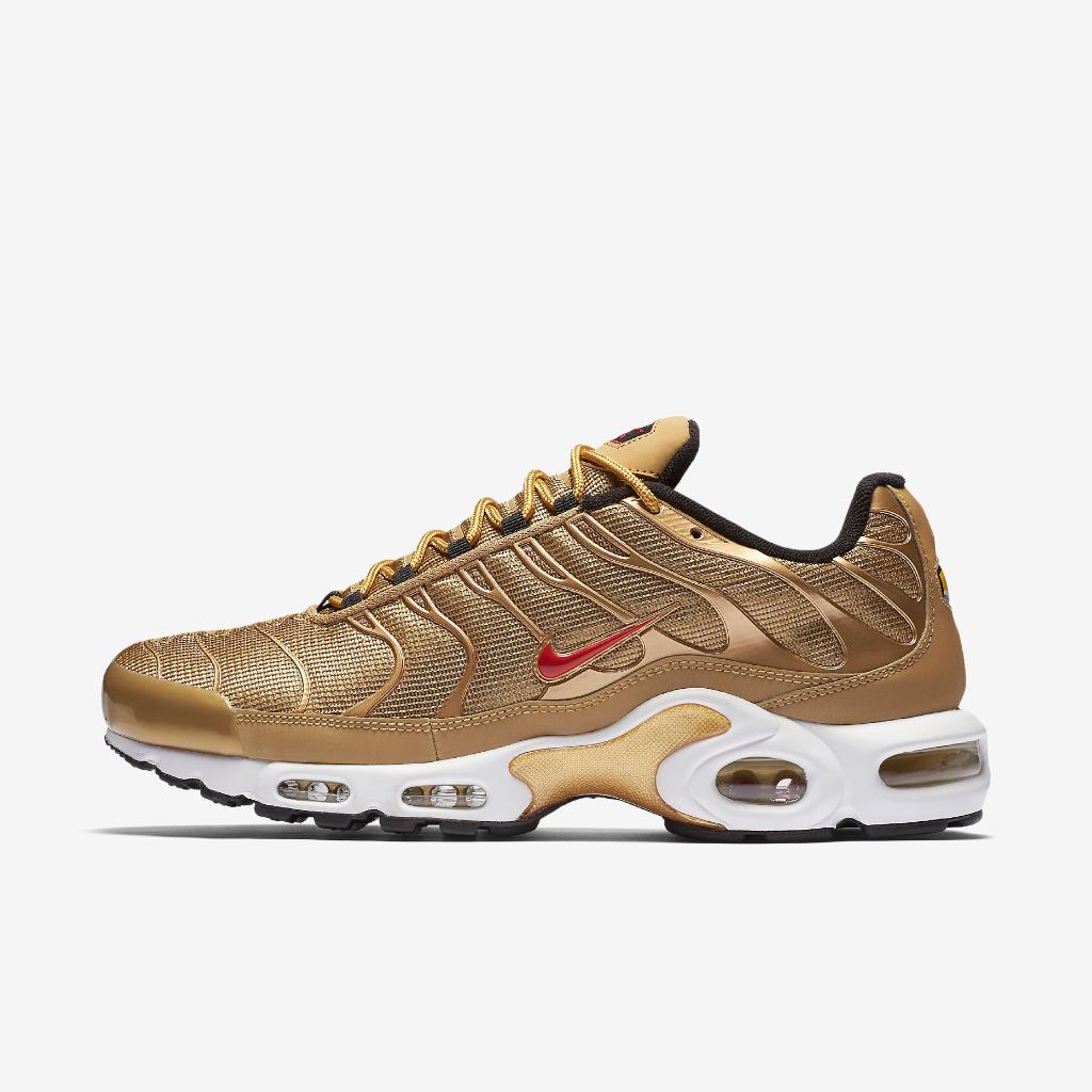 air max plus metallic gold on feet