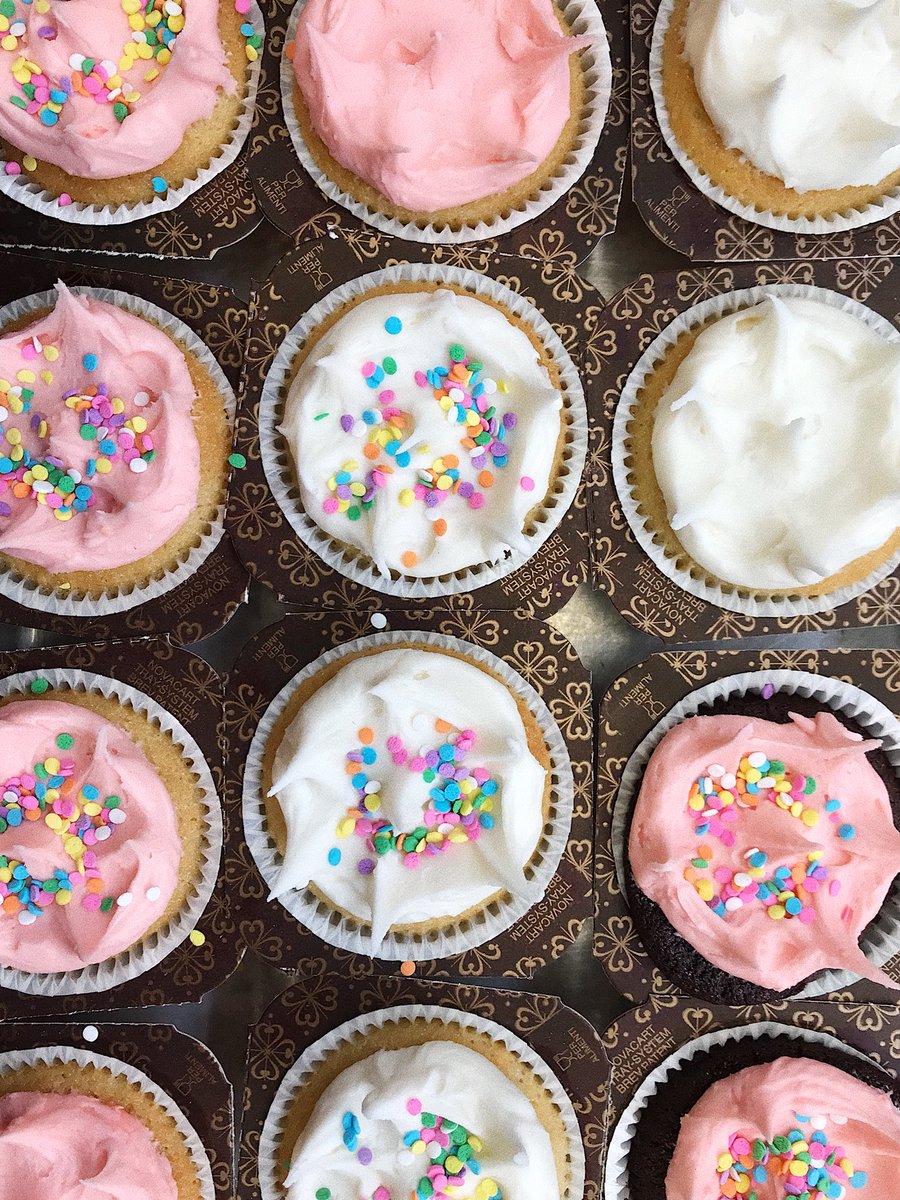 OneGirlCookies's tweet photo. It’s raining. Let us come to you. Order from our @IndustryCity location through @TryCaviar today! Link in bio. ✨ #sunsetpark #trycaviar #onegirlcookies #cupcakedelivery #cookiedelivery https://t.co/q8SshLJUJg