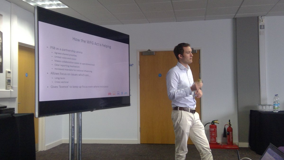 EurgainHPowell's tweet photo. @WalesAudit Conference - Transport challenge: Dr Tom Porter explains how #Cardiff PSB is using #WFGAct to show leadership, committing to targets to increase staff active travel and improve cycling, walking, health & air quality across the city #Learning18 #Dysgu18 https://t.co/FPTszZ2Gds