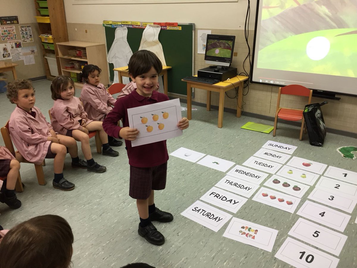InfantilBllc's tweet photo. The caterpillar is very hungry!!!!!!! 😋🍎🍐🍆🍓🍊🍉 #P3InfantilBllc #kidslearningenglish https://t.co/TQlAh1IQ2Y