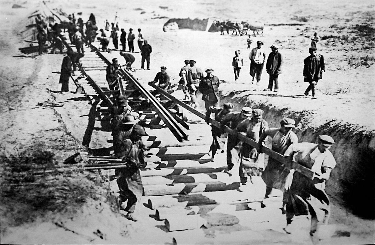 JimButtery's tweet photo. One of the world's great railway stories re-told... #Turksib. Historic 1929 silent film of the Turkestan-Siberia railway linking Tashkent, Almaty and Novisibirsk. Thnx to @BFI for rescuing and to London's @CentralHall for hosting on 22nd May, live music from #CamerataKazakhstan https://t.co/OHlb2UsF57