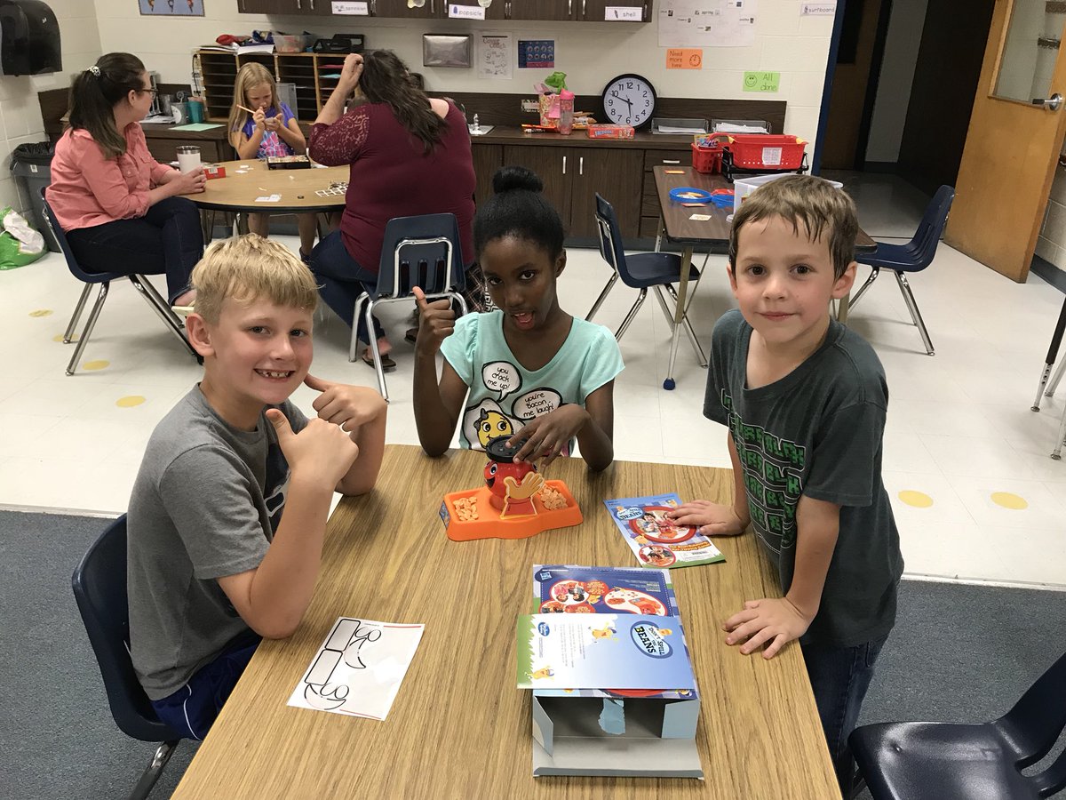 MrsSenezVCS's tweet photo. Midnight Madness!  Top 10 readers in each grade level stayed until Midnight! #superstars @WoodwardStars #vcsmedia https://t.co/mZKUTmetIK