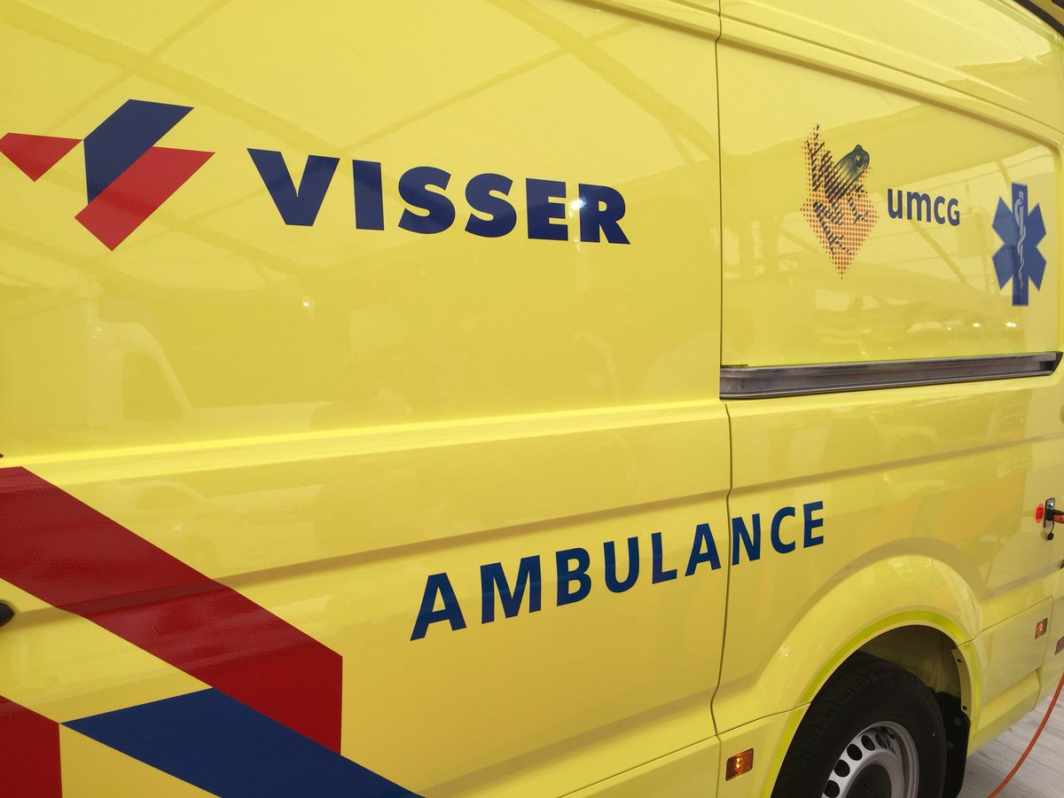 Namens en met <a href="/UMCG_Ambulance/">UMCG Ambulancezorg</a>  op de beurs #rett-mobil #innovatie #Tesla en #crafter <a href="/VisserLw/">Visser Leeuwarden</a> . Samen met <a href="/christianambul/">Christian</a>