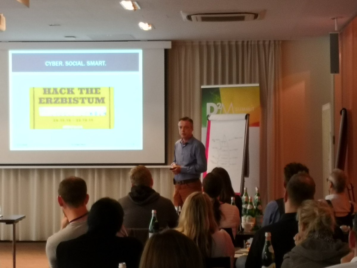 d2msummit's tweet photo. Kirche goes Digital! Dr. Ansgar Mayer stellt den ersten Newsdesk eines Bistums vor #d2m18 https://t.co/Sad0osg3gv