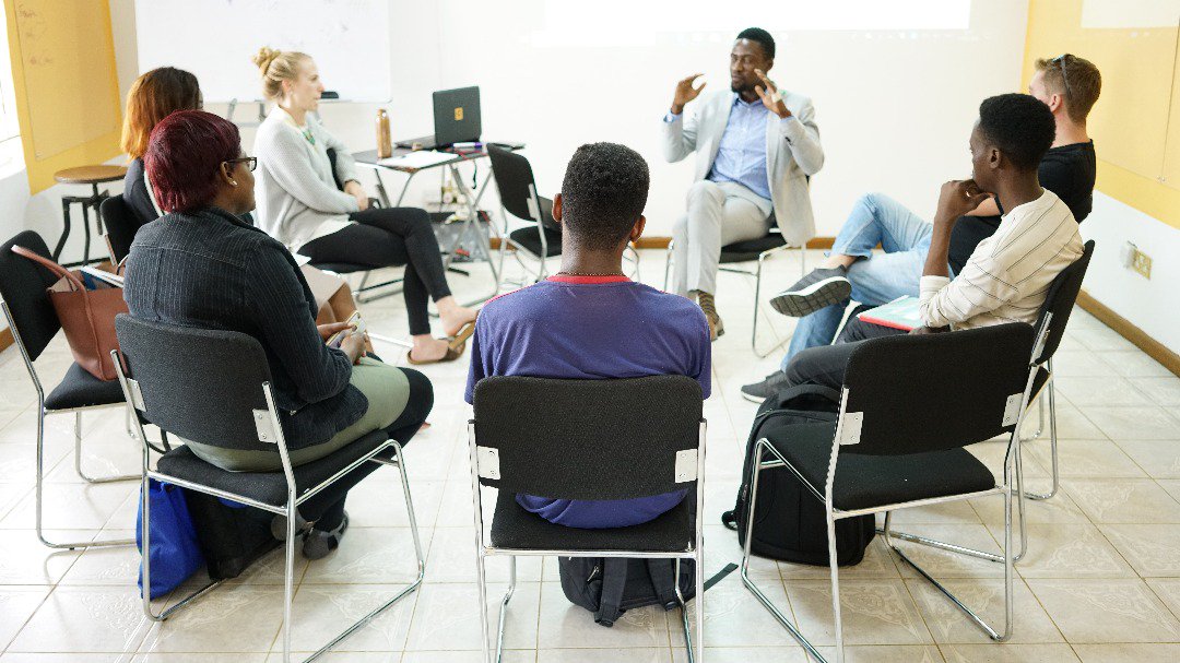 BongoHive's tweet photo. This afternoon with guest entrepreneur, Njavwa Mutambo of @Musanga__LG discussing supply chain management and logistic with the Retail & E-commerce startups currently in the Discover stage of the Entrepreneurship Bootcamp. #startups #Zambia #ecommerce #entbootcamp https://t.co/eHRGGBMyOC