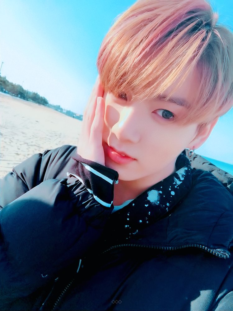hoseokl0ve's tweet photo. 🙈|•Army Vamos Perdiendo En los MTV También Hay que Votar!
Les dejo un Jungkook Bien Kawaii de la suerte♥~ FIGHTING 

[ #PremiosMTVMiaw #MTVLAKPOPBTS #MTVLAFANARMYBTS #MTVBRFANDOMBTS @BTS_twt ]♡ https://t.co/imjyCqDMKx