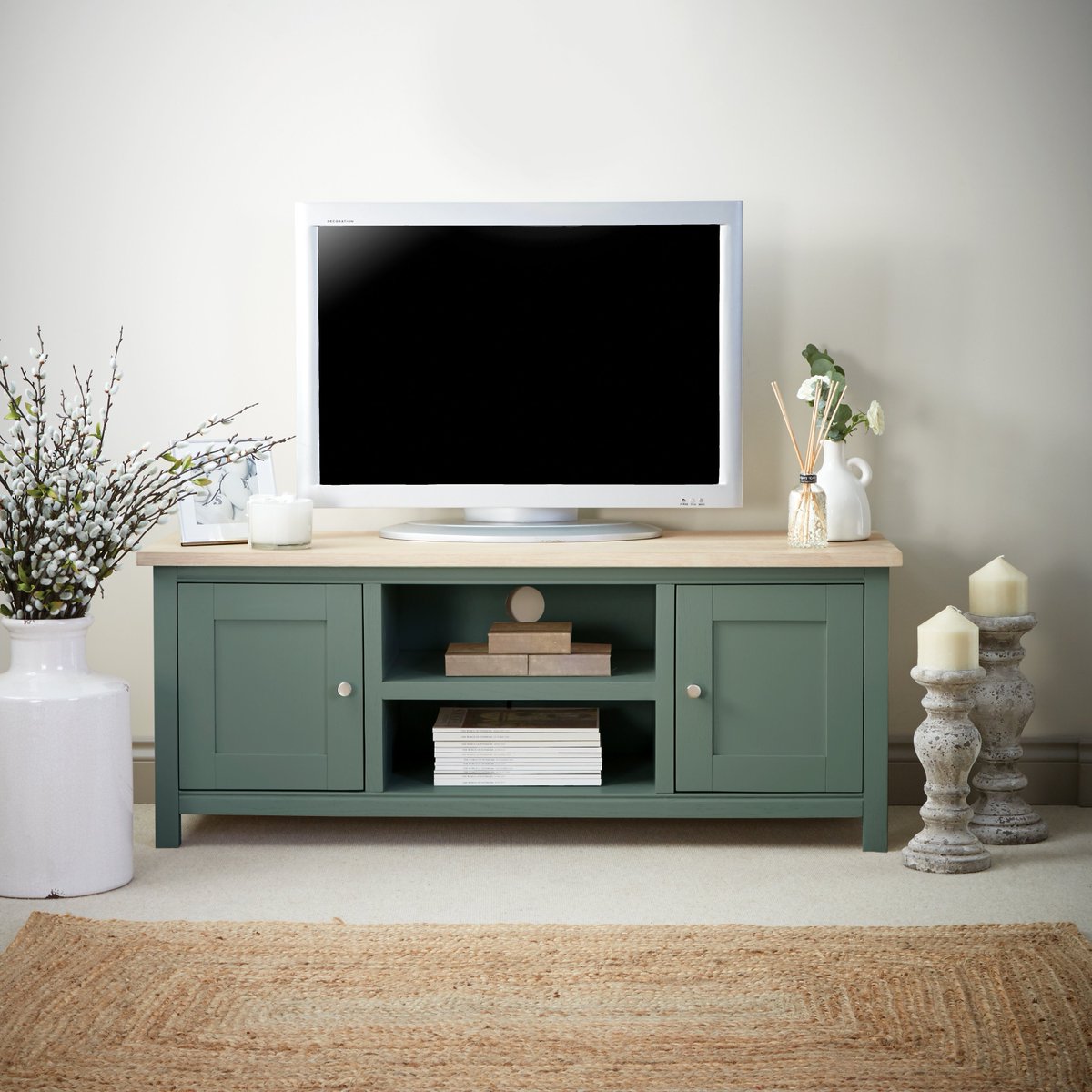 CorndellFurn's tweet photo. Our new #Woodstock living &amp; dining collection has a choice of six naturally inspired #paint #colours which are applied to accentuate the quality &amp; grain of the #oak. This gives the #furniture a unique freshness &amp; creates a striking yet sophisticated look for your home #Corndell https://t.co/auKe0TlOoq