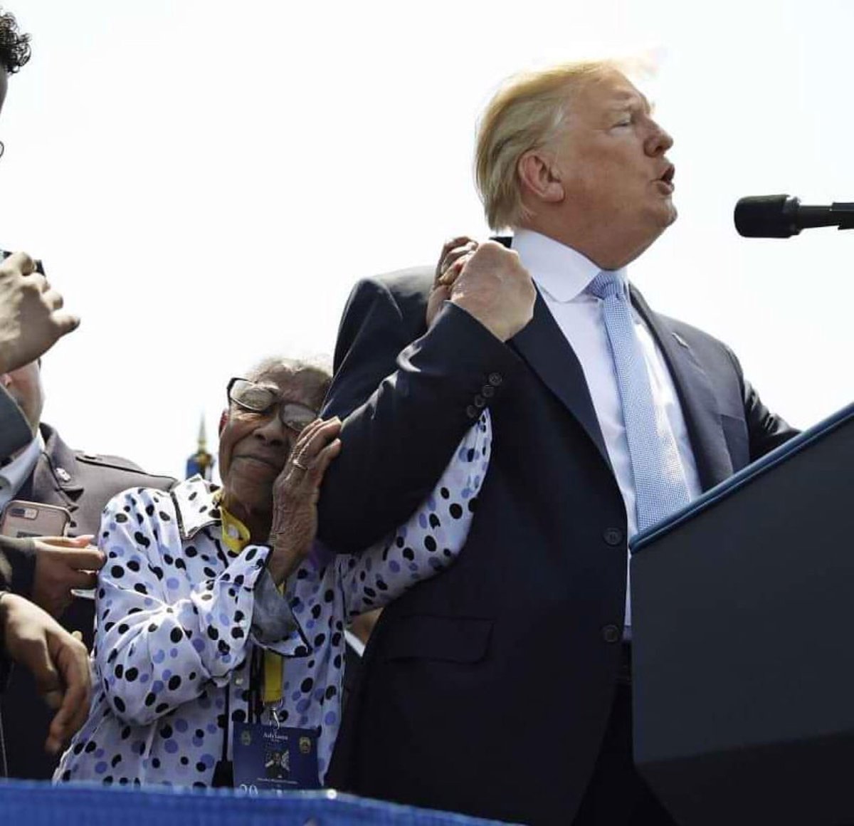 A Picture is always worth 1,000 words.. 

This President LOVES America and our people!