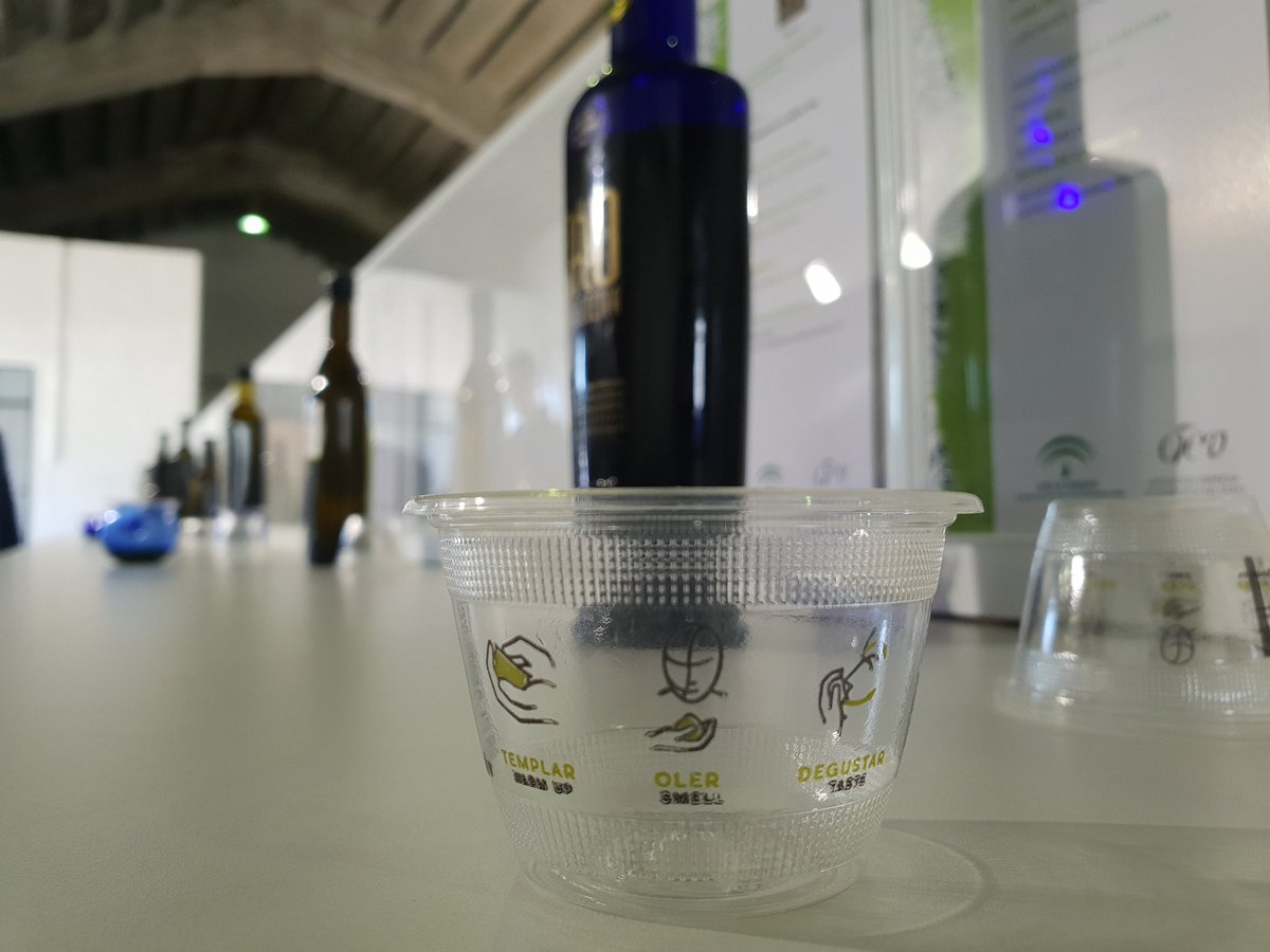 ElaiaZait's tweet photo. ¿Sabes que existe un vaso de cata de #aceitedeoliva #biodegradable, #compostable y totalmente responsable con la naturaleza y el #medioambiente? Ven a probarlo a @FeriaOlivoMonto en #Montoro ¡Exigelo cuando pruebes los #aove!  #noplastic #PlanetOrPlastic  #PLA #HoraDelPlaneta https://t.co/jVsVHRJ9OP
