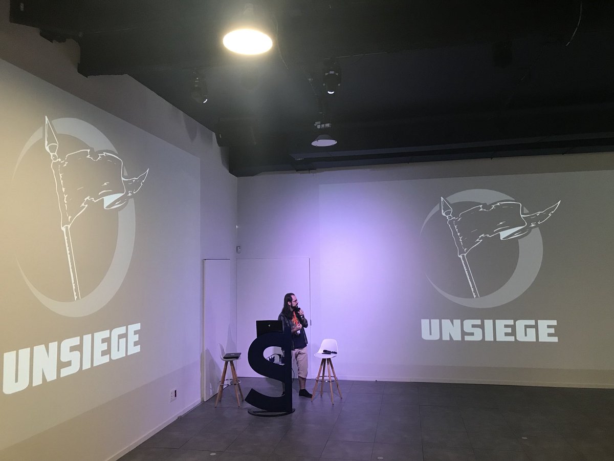 udit_es's tweet photo. .@UnsiegeDev sale de su zona de confort en @sngular presentando #Pillowmen un multijugador competitivo de partidas rápidas #IndieGameDev https://t.co/YhvnrcWO3i