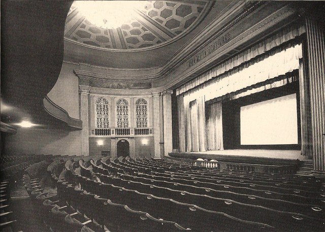 ReassessHistory's tweet photo. April 1942: #53Div #Welsh arrive in #Kent. #Maidstone soon became the key entertainment and transport hub for the Division, with Divisional #Church Parades split between Mote Park and the Granada Cinema.

#WW2 https://t.co/FgOYgYRXoG