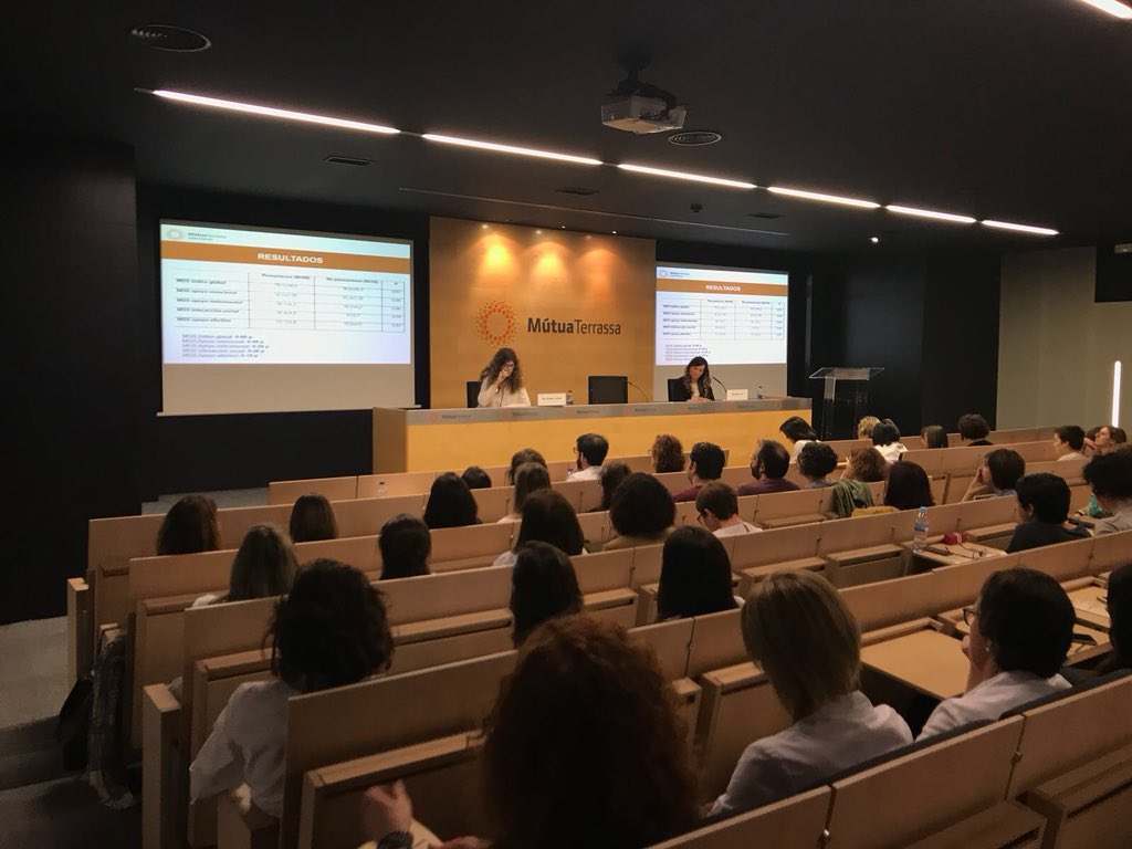 Mutua_Terrassa's tweet photo. Eulàlia Lucena del #CAPRubi presenta Relació entre el suport social i la permanència en un programa educatiu sobre prevenció de diabetis mellitus en persones de risc #XXIVPremiInfermeriaMutuaTerrassa https://t.co/VvFBQFgp0b