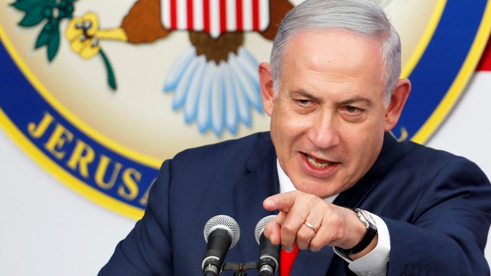 LaVanguardia's tweet photo. Netanyahu justifica que se dispare a los palestinos desarmados en Gaza https://t.co/1Hg4T3mkof https://t.co/PooCOKLbWQ