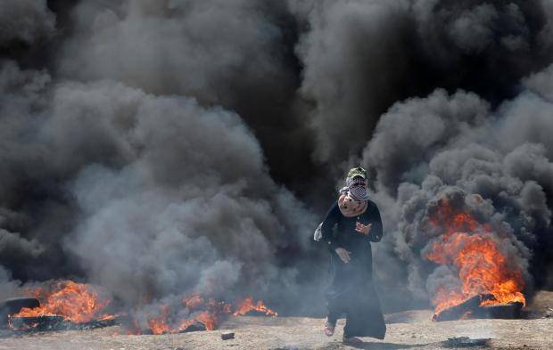 oli_assor's tweet photo. @rashaadDon @mrdannyglover Does this look like a peaceful protest. Obviously no unarmed, innocent civilians should be killed or injured, I already stated that, however the IDF’s response to a violent protest like this is completely justified. https://t.co/yFasIf1h0L