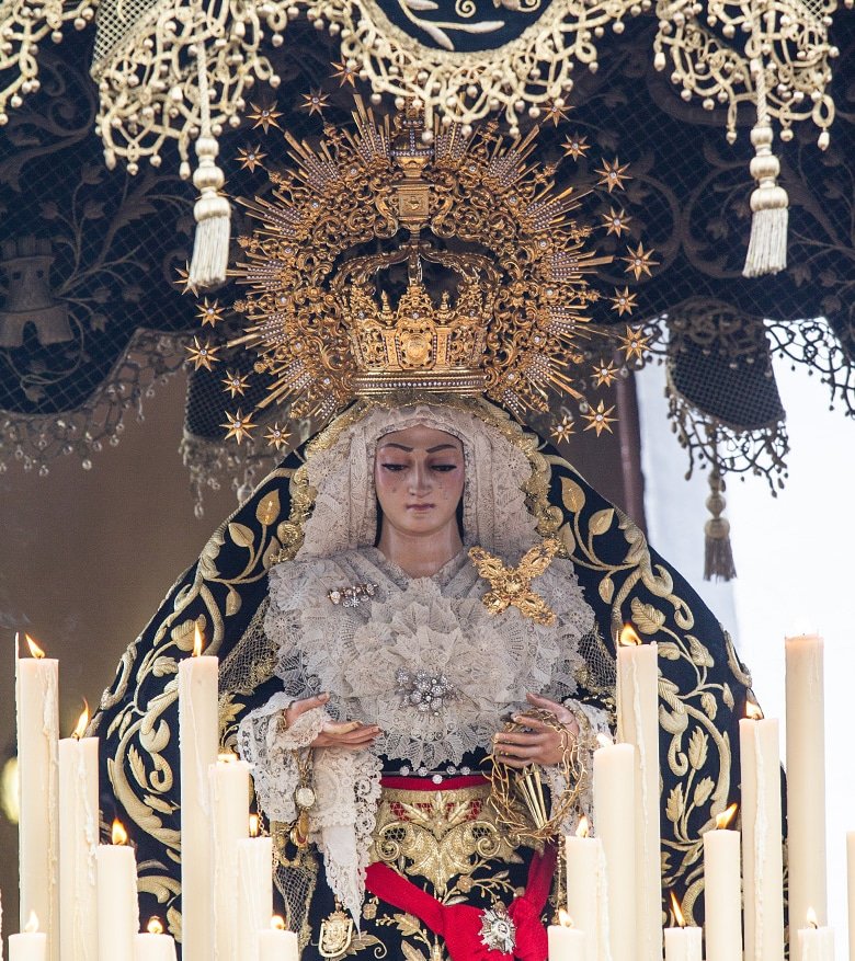 MES DE MAYO, MES DE MARÍA.
FLORES PARA LA VIRGEN.

Día 17: Pedir porque no haya un solo momento de nuestra vida que no aprovechemos para Dios.

Venid y vamos todos 
con flores a porfía 
con flores a María 
que Madre nuestra es.

#SoledadAlcaládelRío 
#StabatMaterDolorosa