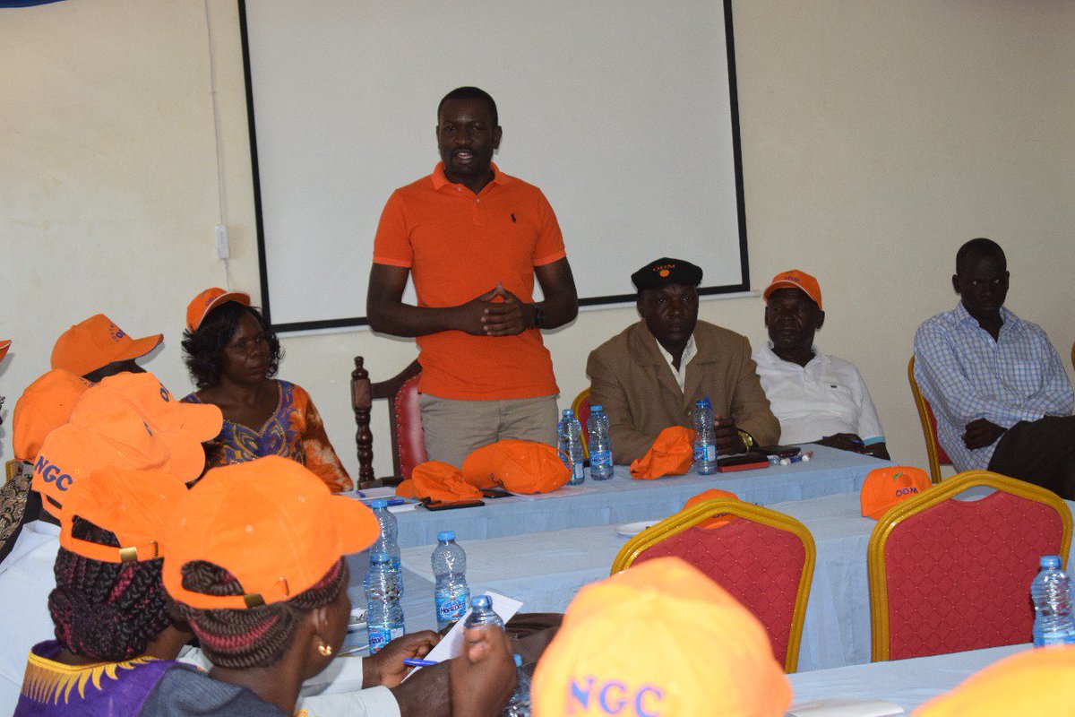 TheODMparty's tweet photo. ODM Branch officials from Busia in a meeting with SG @edwinsifuna at a Busia Hotel. This is one of the many meetings aimed at working on how to revamp and rejuvenate the Party #MbelePamoja https://t.co/eHJ5FcTcLn