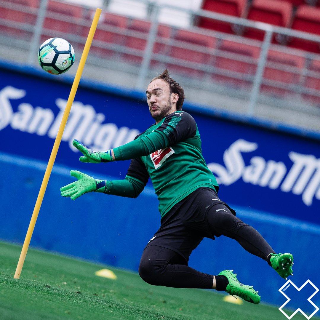 Goalkeepers training hard, as usual 🙌 #AtletiEibar