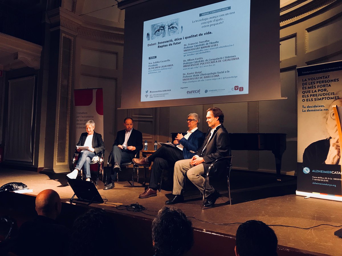 #InnovacióSocialBCN18 | És el moment del #debat amb el dr. <a href="/f_torralba/">Francesc Torralba</a>, el dr. Ulises Cortés, i el dr. <a href="/XavierRoige/">Xavier Roigé Ventura</a>.
Moment d'aclarir dubtes sobre la #tecnologia i parlar de reptes del futur: #innovació, #ètica i #qualitatdevida.
💙Modera la nostra presidenta, Eulàlia Cucurella💙