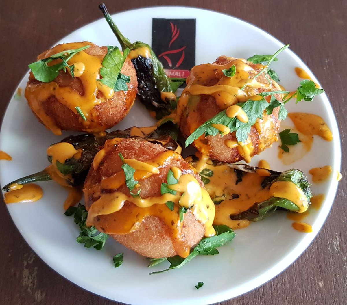 PiscoChuzo's tweet photo. VIII RUTA D' LA TAPA #ALCORCÓN

Os presentamos la "PISCO PATA"

Patata rebozada, rellena de bacón/queso con salsa de mojo picón acompañada de pimientos de Padrón (uns pican e outros non)

¡¡OS ESPERAMOS!! 🍺 + 🥔=😋😋 https://t.co/FVaZu1CvOF
