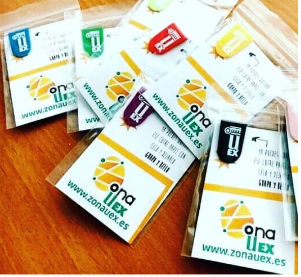 ZonaUEx's tweet photo. 👩‍💻 Feliz #DiaDeInternet  👨‍💻

¿Quieres un regalo 🎁 #UEx"🎁?

1⃣ Follow @ZonaUEx 
2⃣ HAZ 🔁
3⃣ Menciona a una amig@ 🙋‍♀️🙋‍♂���

✔️ válido sólo hoy 17/05/2018

💚🧡 Sorteamos  un TAPATUCAM por cada 30 🔁

@infouex @CEUEX_ @CAlumnosFyL_UEx @CUM_UEx @fundacionunexes https://t.co/IInypBjyBe