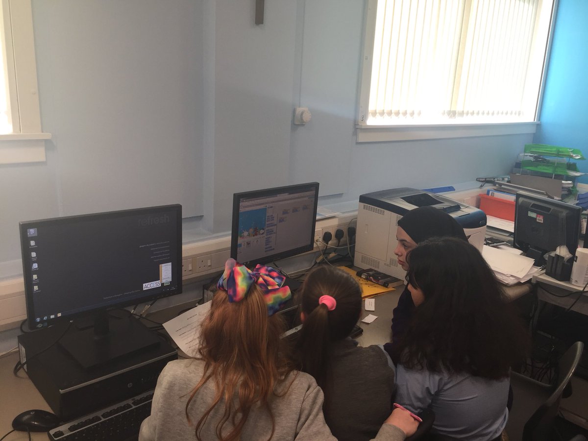 HolyroodComput's tweet image. Mini Game Jam #NDLW18 #stem #computingscience #scratch @StBrigidsPS @StAlbertsG41 @HolyroodSec