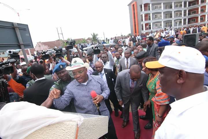 9jaecho's tweet photo. #UdomThePerformingGovernor
In just three years, @MrUdomEmmanuel of @aksgovt has constructed over 1700km roads with 35 Bridges across the State https://t.co/F024T6VIO1