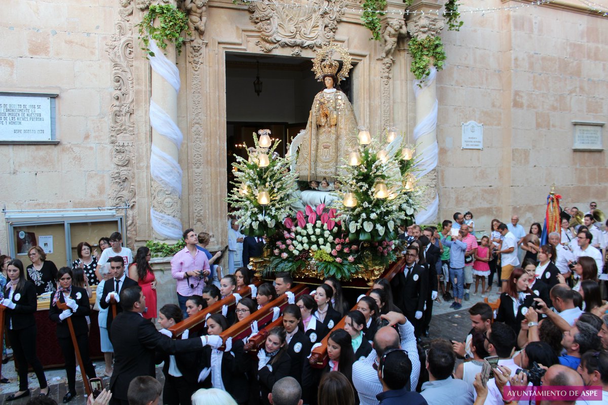 aytoaspe's tweet photo. #Fiestas abre el plazo de inscripción para ser portador y portadora de la Virgen de las Nieves en la procesión del 5 de Agosto. 

Podrán inscribirse todos los y las jóvenes nacidos en 1997 y 1998 a partir del 14 de mayo y hasta el 8 de junio.

INFO: https://t.co/XNt1ObpHCh https://t.co/CBMrgi15qC
