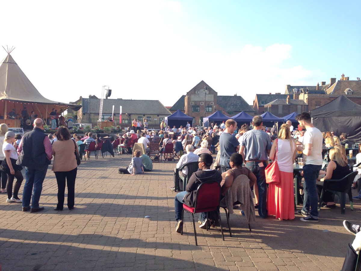 FREE (yes, you heard us right) music from @Nelsons_Shanty , The Fried Pirates and @Dixiemixjazz between 12 and 4. Grab a seat on King's Staithe Square and enjoy fabulous entertainment, food stalls and an outside bar from @BankHouseKings #hansefestival #festivaltown