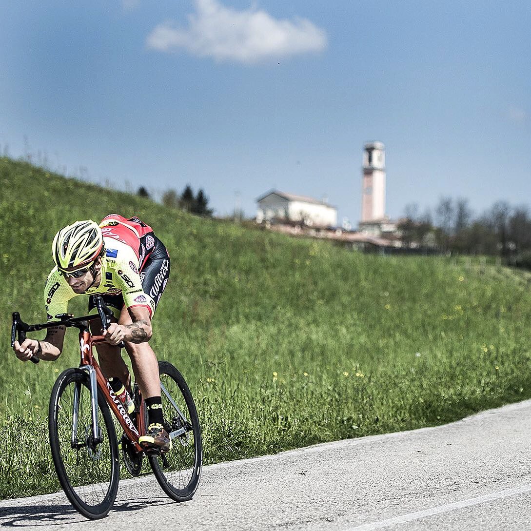 PippoPozzato's tweet image. Back on track. #maestro #cycling 📸 @pocispix