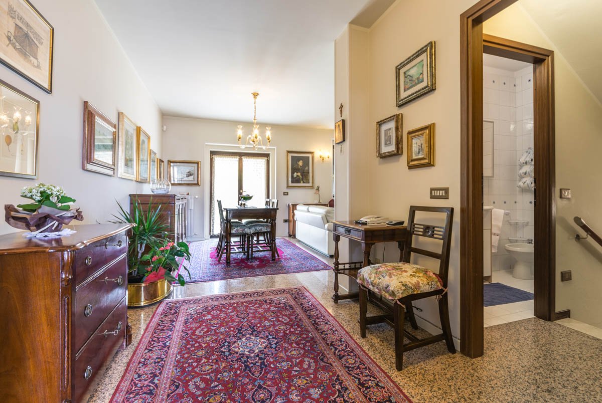 casaBrescia's tweet photo. Servizio fotografico #top per questa esclusiva nuova acquisizione ... elegante, indipendente e spaziosa #villa di testa a 20 minuti da #Brescia #casaBrescianet #OvestBresciano #agenziaimmobiliare #agenteimmobiliare #realestate #FIAIP #REplat https://t.co/TYtsf7PkE8 https://t.co/MMYKLWMjC9