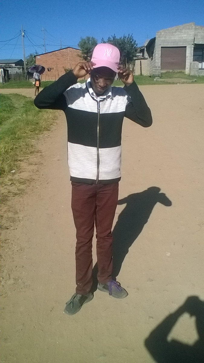Tshepan06533130's tweet photo. Ke monna mo2 hlm ,kopa o leke next door mbe my neighbor is single .Not mohona plz👎👎👎☝✋✋ https://t.co/jVKQd49pDn