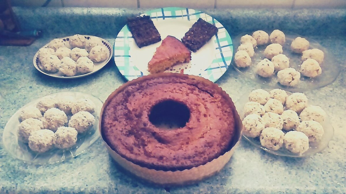 marciasolisdeo's tweet photo. Trasnochada trabajando y de tempranito escuchando el #cafeconnata de ayer @subelaradio  para ir a entrenar y luego vender los snacks saludables q anoche preparé #buendia #yaesjueves #sevienefindelargo https://t.co/yQ3YbMhvyu