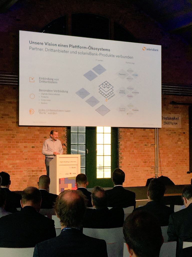 gft_de's tweet photo. „Die Vorteile von #Banking-Plattformen? Modular & flexibel! Basis dafür: strategisches #API-Management & modernisiertes #Backend.“ Dr. Roland Folz, CEO @solarisBank #digiba18 Infos dazu auch im GFT Whitepaper #CoreApplication Renewal: https://t.co/I1ExF9hTKP https://t.co/x61Tci7CYN