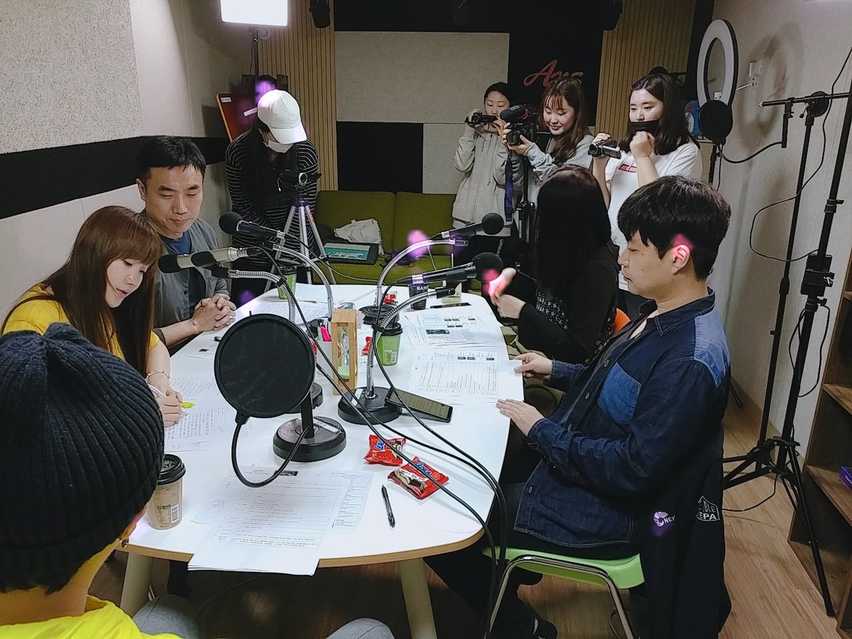 수다씨네에 찾아온 용인대 학생들의 촬영 모습! 열정이 있는 학생들을 수다씨네가 응원합니다!!!