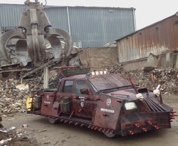 PhilipHatton9's tweet photo. It's Carnage out there! , 'Hellraiser' born in the Bronx made' in the desert.. #carnage #carnagetv #teamhellraiser #Yiannimize #gumballlife #skyone  Facebook:Team HellRaiser https://t.co/RNksOzHjEl